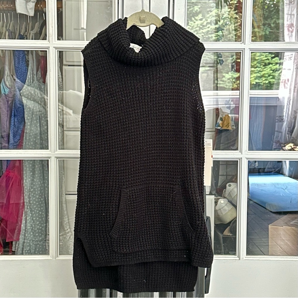 Vince Camuto Knit Black Sleeveless High Neck top XS with front pocket
